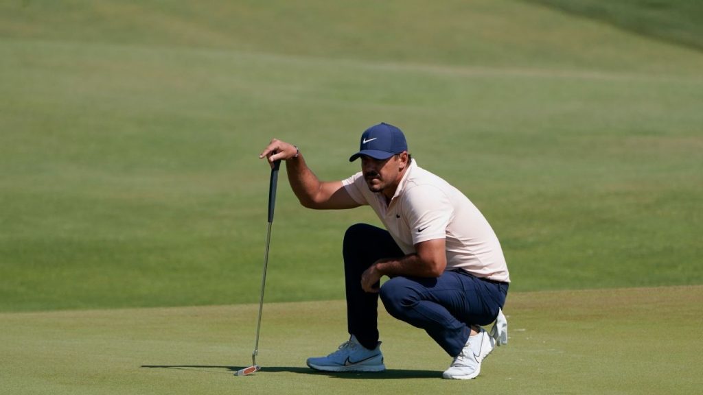 Brooks Koepka irked by crowd at 18, says injured knee 'got dinged a few times'
